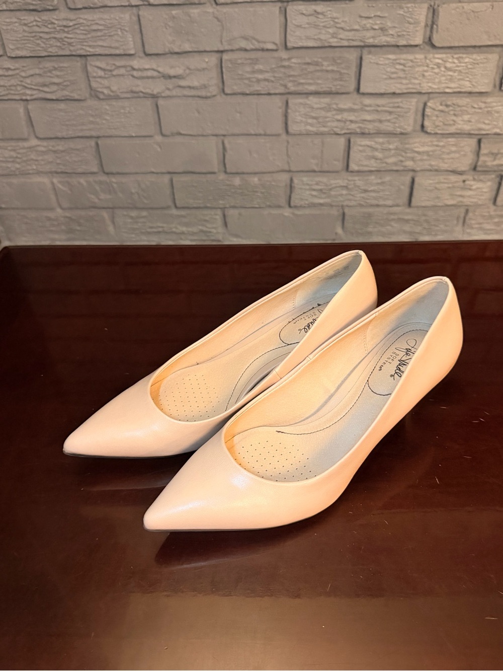 LifeStride Ivory Kitten Heel Pumps – Size 9.5M - Picture 4 of 7